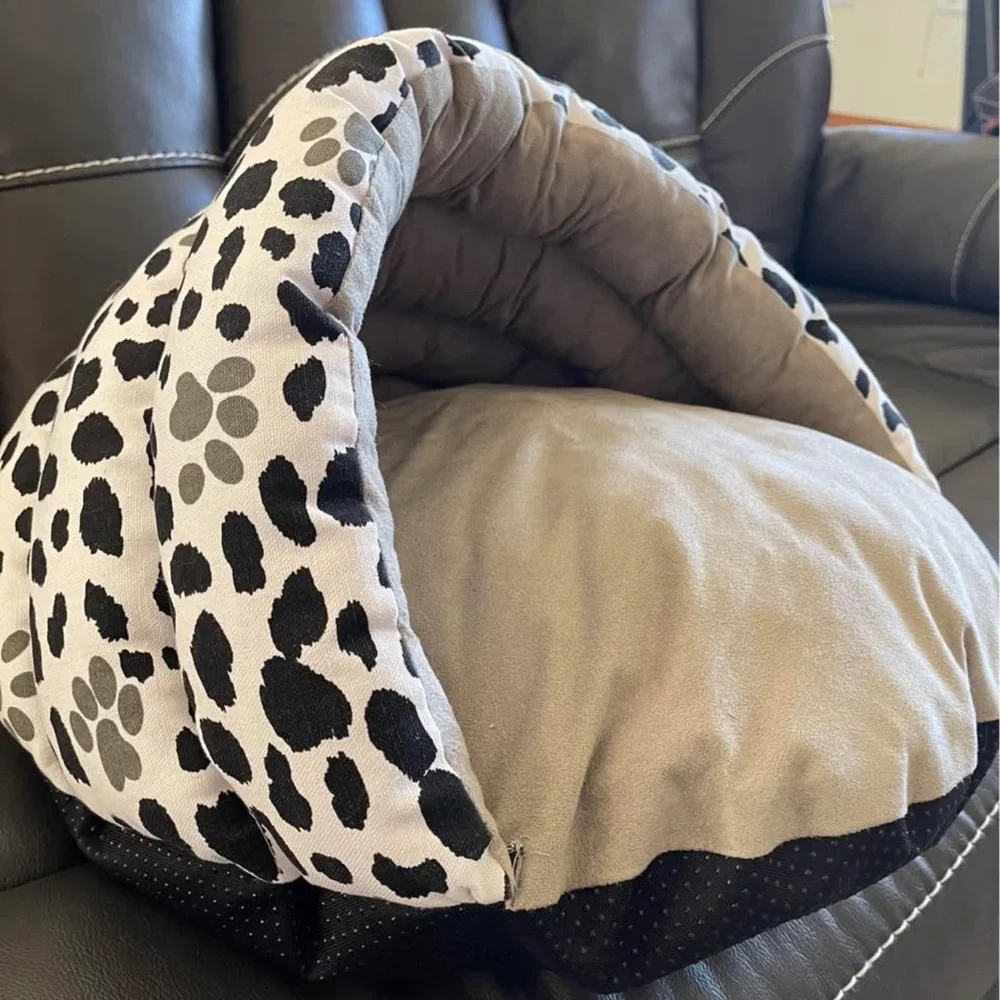 Armarkat Slipper Shape Pet Bed - NWOT *